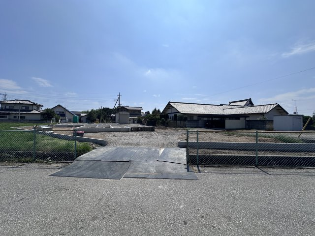 新築　伊勢崎市山王町2期　GRAFARE　１号棟の駐車場|　駐車スペースは並列3台分可能です！

