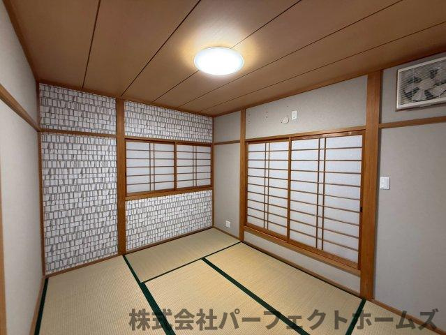 招提元町3丁目戸建の和室|明るい和室です
