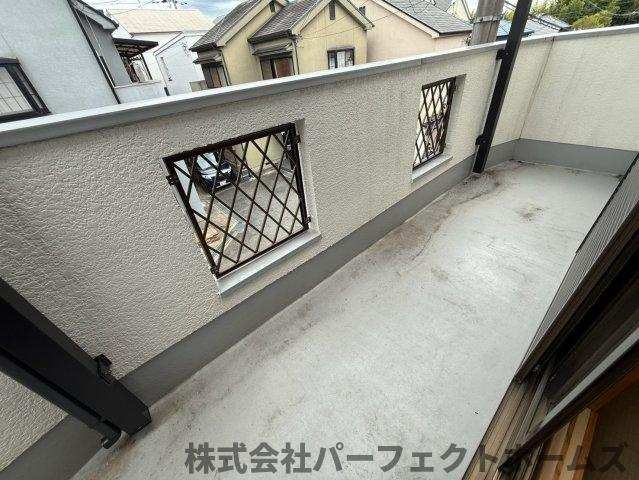 招提元町3丁目戸建のバルコニー|バルコニーからの眺めを楽しみながら食事をしませんか