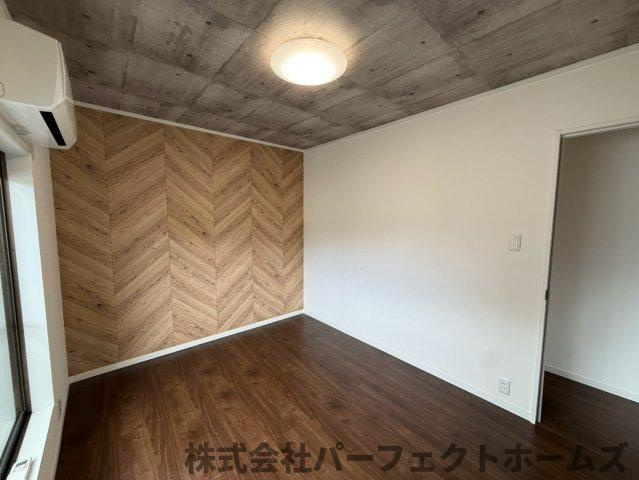 招提元町3丁目戸建の洋室|使い勝手のいい洋室です
