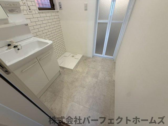 招提元町3丁目戸建の洗面所|ゆったりとスペースのある洗面所