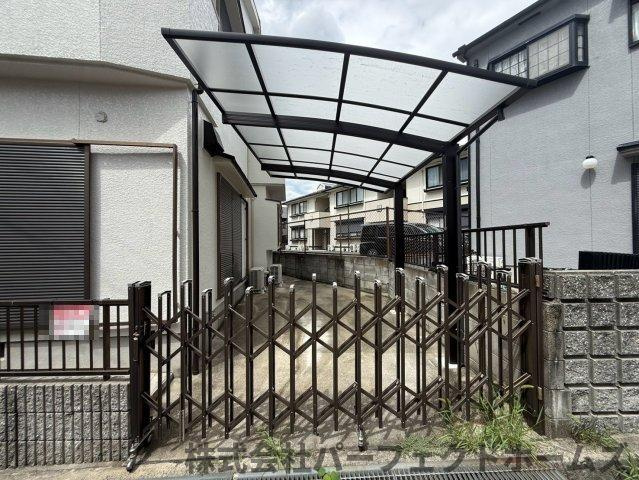 招提元町3丁目戸建の駐車場|駐車スペースもあります