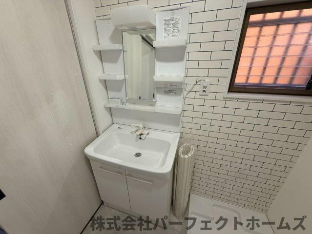 招提元町3丁目戸建の独立洗面台|朝の身支度には欠かせない独立洗面化粧台