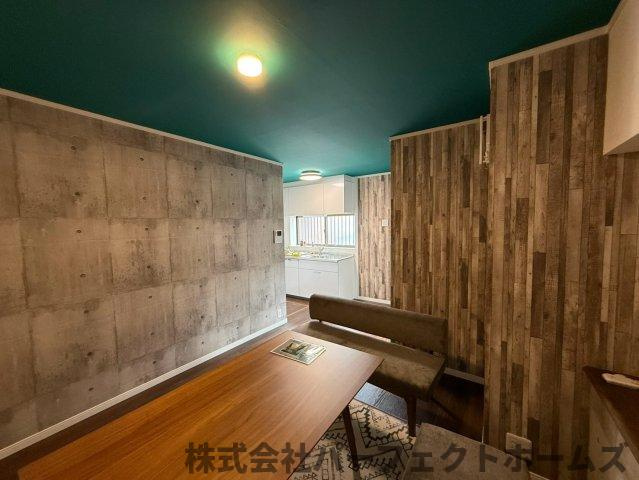招提元町3丁目戸建の居間・リビング|ゆったりとしたリビングです