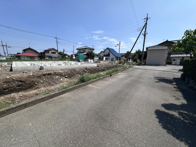 新築　伊勢崎市山王町2期　GRAFARE　2号棟の前面道路含む現地写真|南側接道幅員約3.6ｍ	
