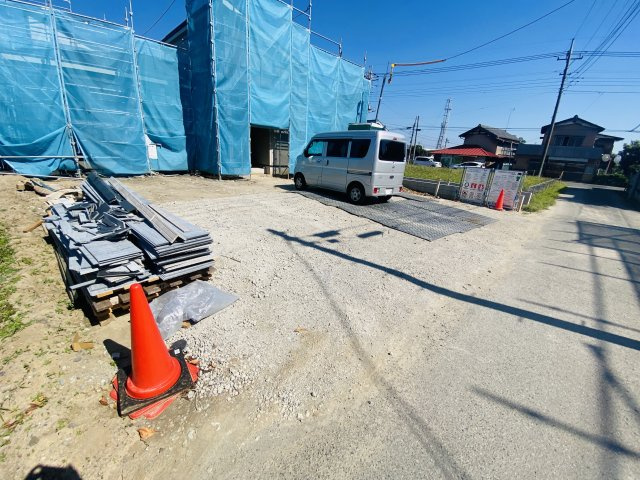 新築　伊勢崎市山王町2期　GRAFARE　2号棟の駐車場|　駐車スペースは並列3台分可能です！

