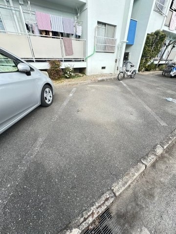 大建コーポ千里丘B棟の駐車場