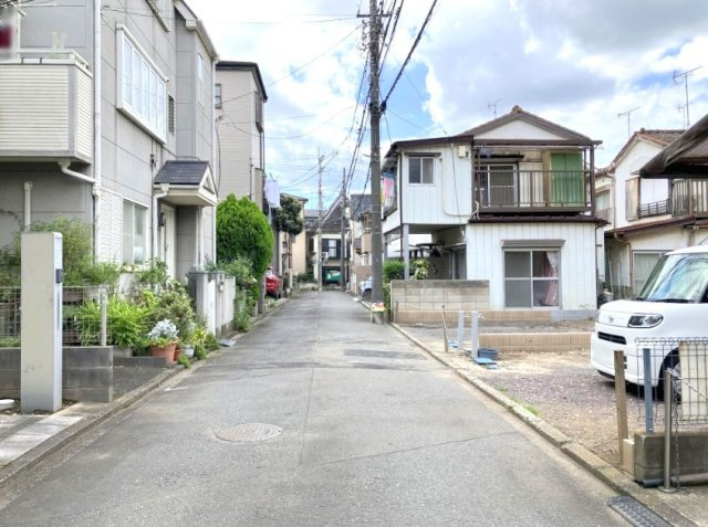 【前面道路含む現地写真】 | 三芳町藤久保　新築一戸建住宅　最終1棟（ふじみ野店） | 暮らしに合わせてオプション工事も可能です。快適にお過ごしいただけます。