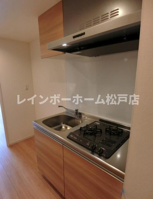 グレイス馬橋のキッチン|コンパクトなキッチンで掃除もラクラク