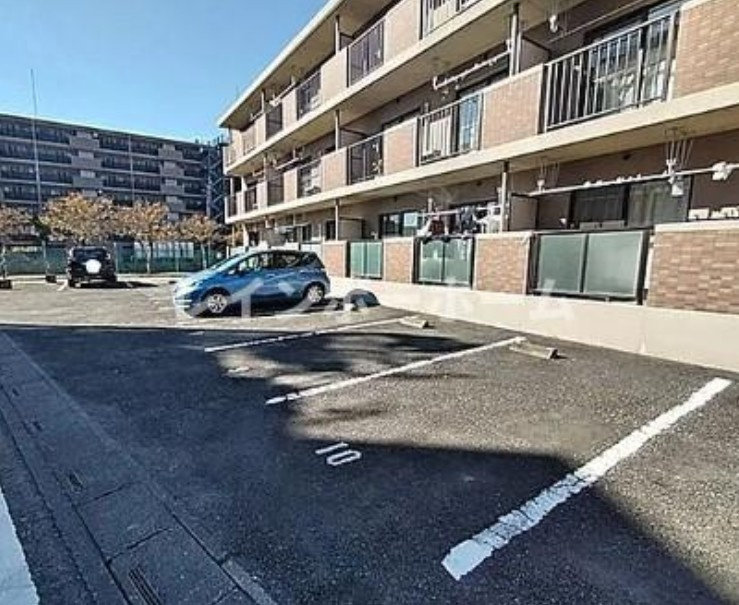 リラッサーレ　Ⅱの駐車場