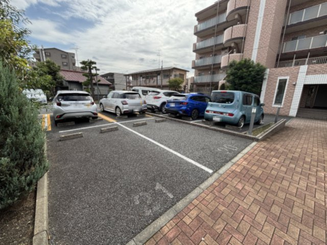 フラワーヴィレッジの駐車場