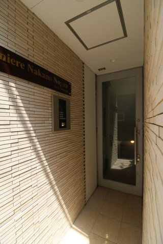 プレミア中野野方のエントランス