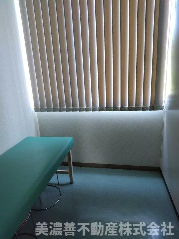 ６０５９９　山県市東深瀬診療所の内装