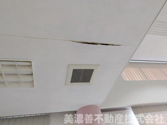 ６０５９９　山県市東深瀬診療所の内装