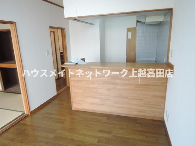 リバティ越後Ａの居間・リビング|DK9.5帖（参考同型リバティ越後B 205号室反転室内写真）