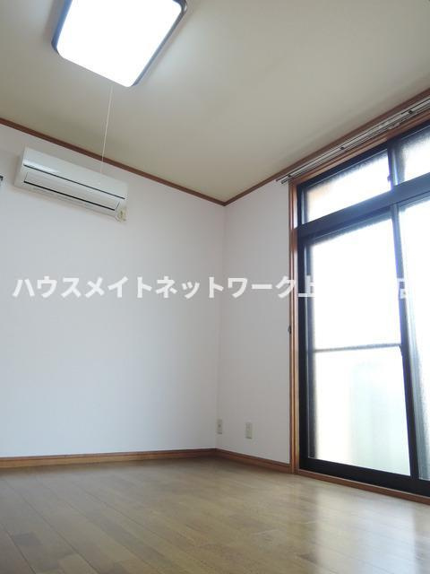 リバティ越後Ａの居間・リビング|ＤＫ9.5帖（参考同型リバティ越後B 205号室反転室内写真）