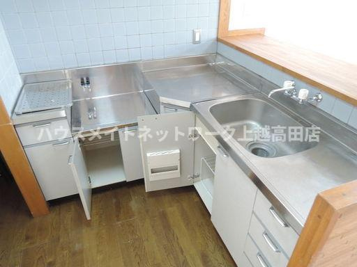 リバティ越後Ａのキッチン|Ｌ字キッチン（参考同型101号室室内写真）