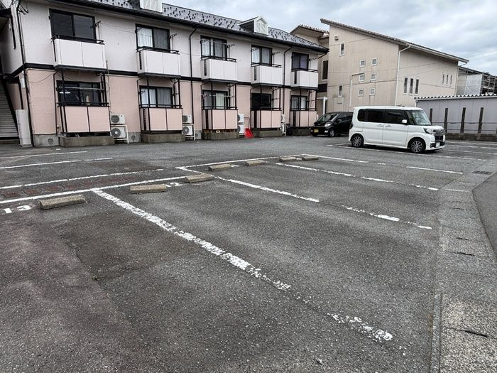 セレステ・オーリの駐車場