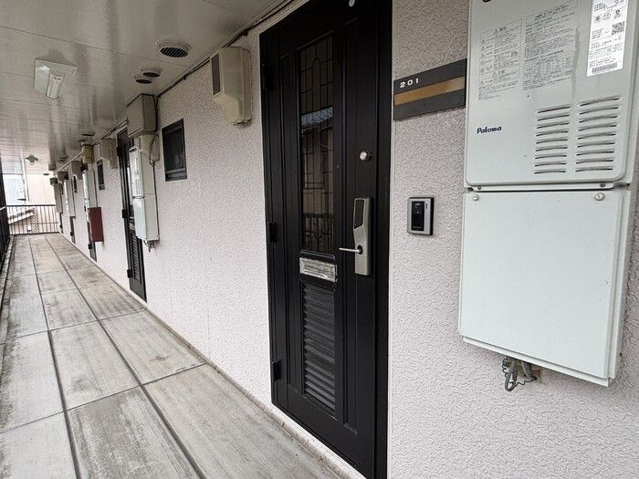 セレステ・オーリの玄関