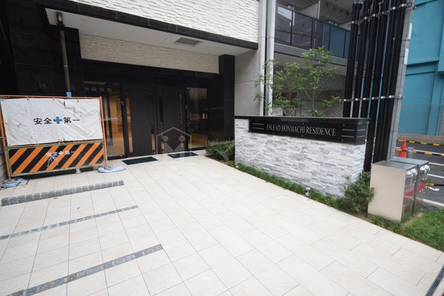 エスリード本町レジデンスのエントランス