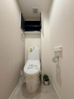 【トイレ】 | 温水洗浄便座付きトイレは毎日を快適に過ごせる、清潔感に配慮した使いやすい設備です。