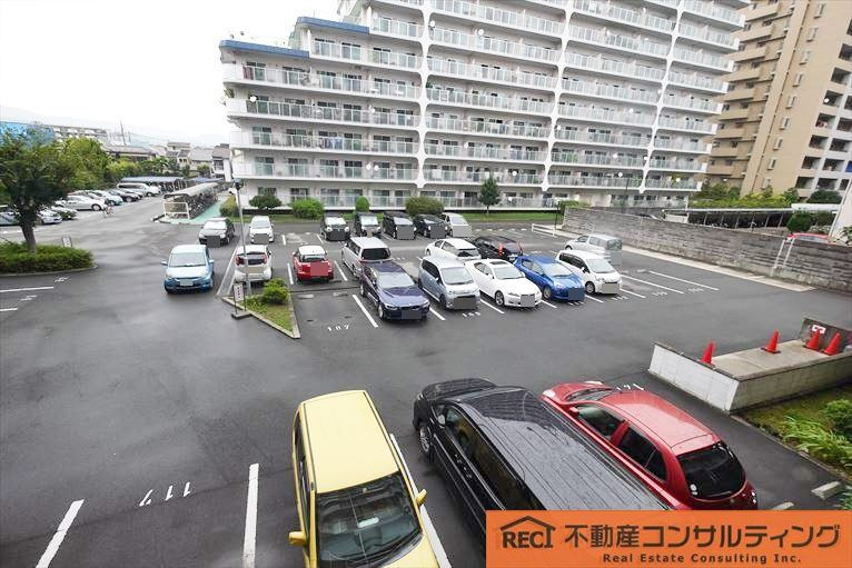 日商岩井香枦園マンション一号棟の駐車場