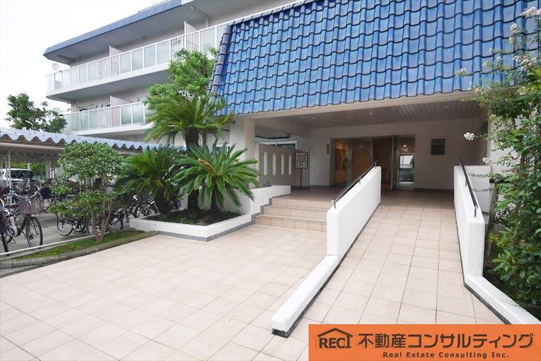 日商岩井香枦園マンション一号棟の玄関