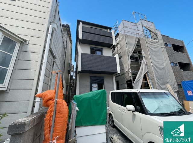 尼崎市神田中通　新築一戸建ての外観|周辺は落ち着いた街並みの住宅地！子育てがしやすい住環境です！まだ未完成ですが、現地でしかわからない事もございます。是非一度ご覧ください。