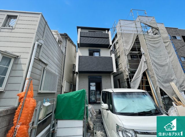 尼崎市神田中通　新築一戸建ての外観|周辺は落ち着いた街並みの住宅地！子育てがしやすい住環境です！まだ未完成ですが、現地でしかわからない事もございます。是非一度ご覧ください。