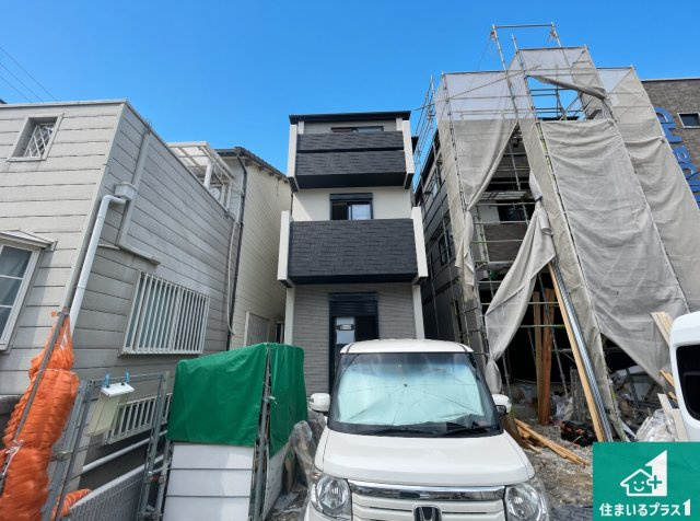 尼崎市神田中通　新築一戸建ての外観|周辺は落ち着いた街並みの住宅地！子育てがしやすい住環境です！まだ未完成ですが、現地でしかわからない事もございます。是非一度ご覧ください。