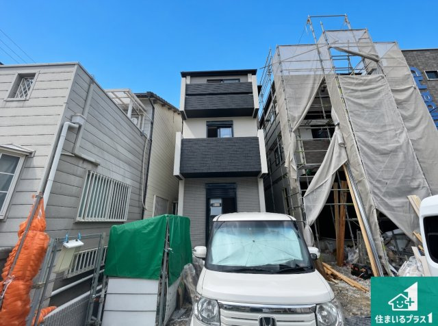 尼崎市神田中通　新築一戸建ての外観|周辺は落ち着いた街並みの住宅地！子育てがしやすい住環境です！まだ未完成ですが、現地でしかわからない事もございます。是非一度ご覧ください。