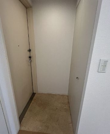 クリニックプラザ21の玄関|収納もある玄関です