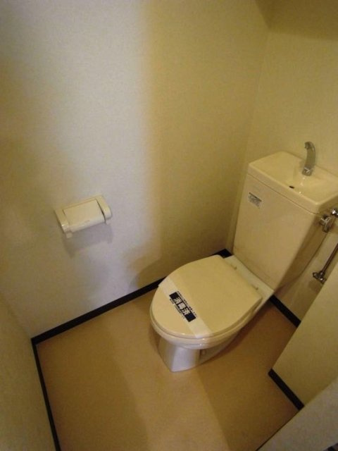 フェニックス牛込神楽坂のトイレ|落ち着いた色調のトイレです