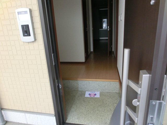 CASA学園町の玄関