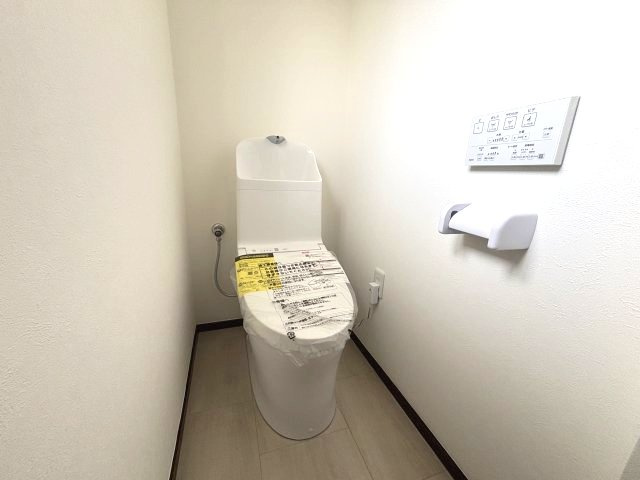 所沢市中富南3丁目中古戸建のトイレ|2階のトイレです。