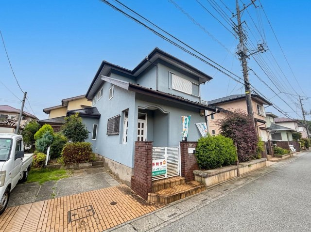 所沢市中富南3丁目中古戸建の前面道路含む現地写真|陽当たりの良い、落ち着いた雰囲気の戸建住宅です。