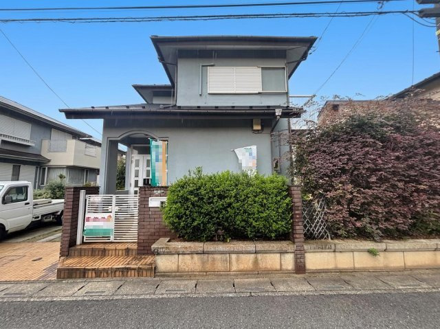 所沢市中富南3丁目中古戸建の外観|植栽の緑が映える、落ち着いた印象の外観です。