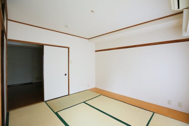 ニューライフ西早稲田の寝室|使い勝手のいい寝室です