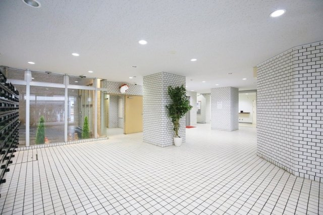 ニューライフ西早稲田のロビー|建物の内部です