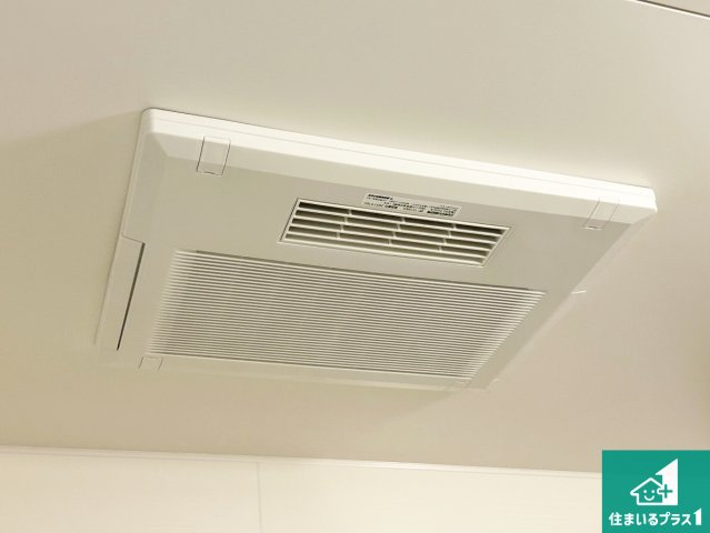 尼崎市神田中通　新築一戸建ての冷暖房・空調設備|四季を通して快適なバスライフをお手伝いする浴室暖房乾燥機！浴室の乾燥・暖房・涼風・換気はもちろん、２４時間換気にも対応！