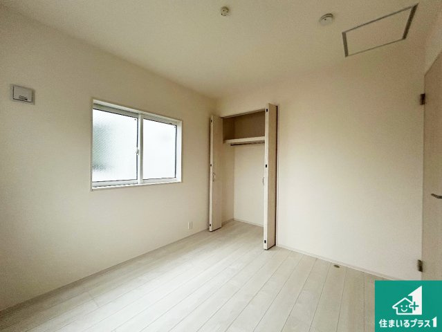 尼崎市神田中通　新築一戸建ての洋室|シンプルな洋室は、自分好みのインテリアが楽しめます♪ご家族とインテリアや家具を選びに行くのは新築購入時の醍醐味の一つです。ぜひお楽しみください♪