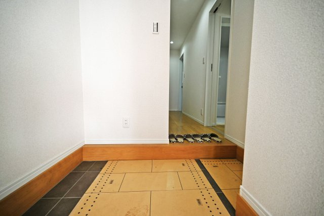 大阪市淀川区田川１丁目新築一戸建て｜3LDK＋駐車1台可の玄関|玄関はゆとりある広さを確保し、靴の脱ぎ履きがしやすい設計です。