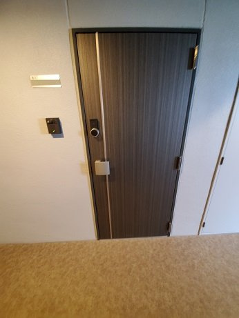 ヴィアロ千種スクエアの玄関