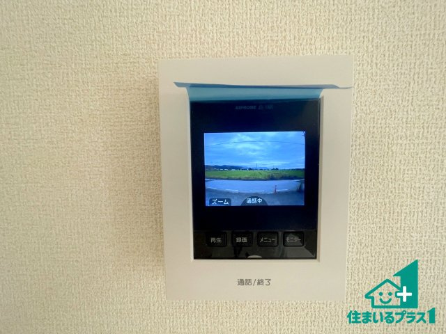 ★24(土)25(日)現地見学可能！★長浜市南小足町　第9期　限定1邸の防犯設備|カラーモニターインターホン！声だけでなく来訪者の姿や顔がモニターで確認できるので、小さなお子様がいらっしゃるご家庭でも安心できます！