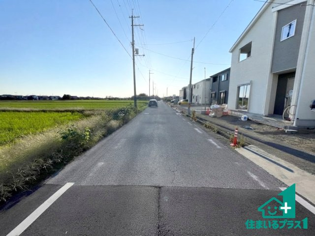 ★17(土)18(日)現地見学可能！★長浜市南小足町　第9期　限定1邸の前面道路含む現地写真|周辺は閑静な住宅街！前面道路広々で車の出し入れも便利です。駐車が苦手な方でも安心して車庫入れできます！