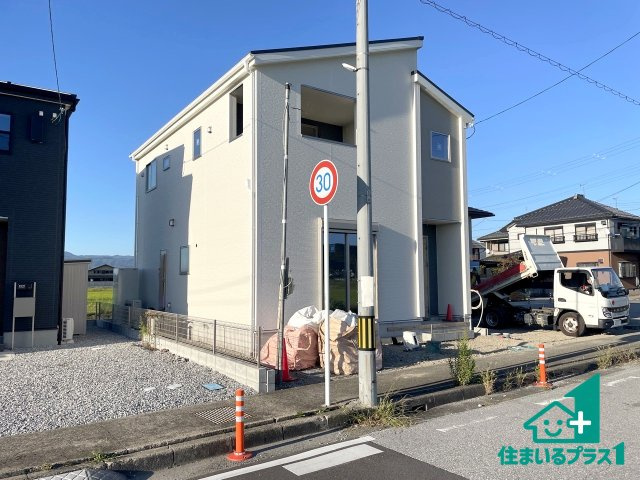 ★17(土)18(日)現地見学可能！★長浜市南小足町　第9期　限定1邸の外観|安心の10年保証！外観を美しく保ち、雨水で汚れを落とします！気になることがありましたら、お気軽にお問い合わせください！