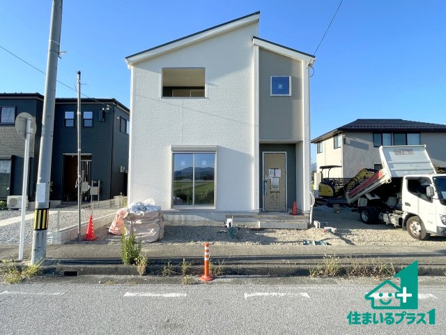 ★17(土)18(日)現地見学可能！★長浜市南小足町　第9期　限定1邸の外観|安心の10年保証！外観を美しく保ち、雨水で汚れを落とします！気になることがありましたら、お気軽にお問い合わせください！