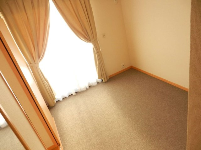 レオパレス大野芝Ⅱの寝室|明るい日差しが差し込みます。