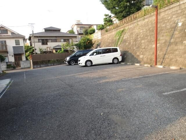 町田市木曽東１丁目の賃貸マンションの駐車場