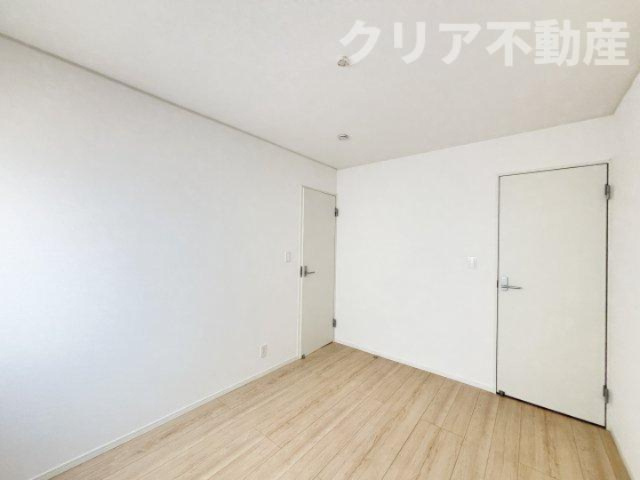 【洋室】 | 平屋ラスト2棟　前橋市青柳町新築☆南道路角地☆ | 中央の洋室は納戸につながっています